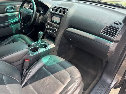 Used 2018 Ford Explorer XLT w/ Equipment Group 202A image 30