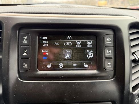 Used 2017 Jeep Cherokee Latitude w/ Cold Weather Group image 18