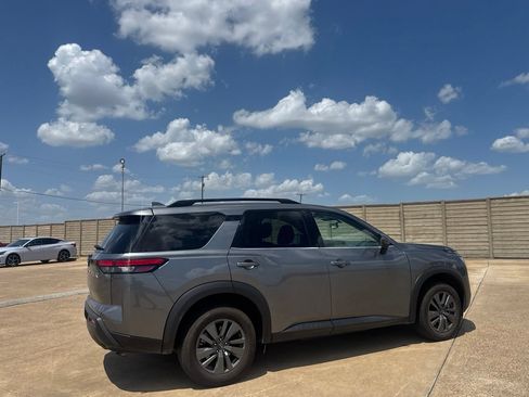 Used 2025 Nissan Pathfinder SV FWD image 22