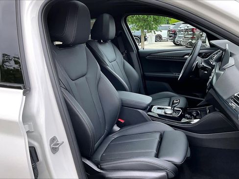 Certified 2025 BMW X4 xDrive30i AWD/4WD image 8