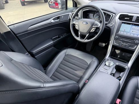 Used 2017 Ford Fusion SE w/ Equipment Group 201A image 28