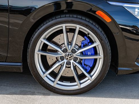 Used 2024 Volkswagen Golf R 2.0T image 9