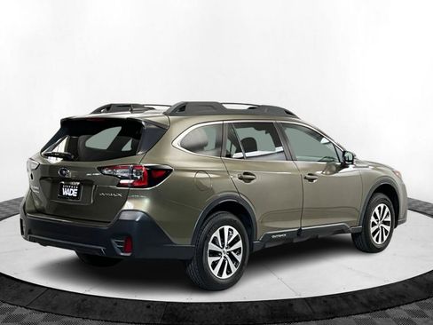 Used 2022 Subaru Outback Premium image 6