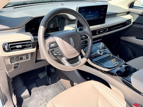 Used 2023 Lincoln Nautilus AWD w/ Premium Package image 2