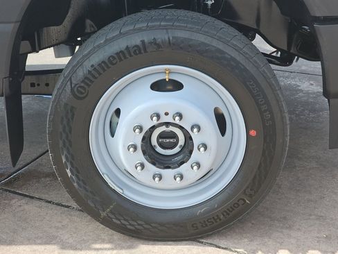 New 2026 Ford F550 4x4 Regular Cab Super Duty image 40