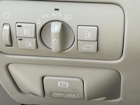 Used 2013 Volvo XC70 3.2 image 24