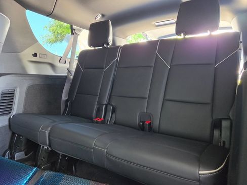 Used 2023 Cadillac Escalade ESV Premium Luxury AWD/4WD image 21