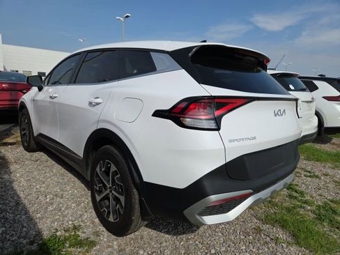 Used 2025 Kia Sportage EX image 3