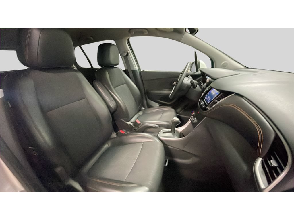 Used 2020 Chevrolet Trax LT w/ LT Convenience Package AWD/4WD image 17