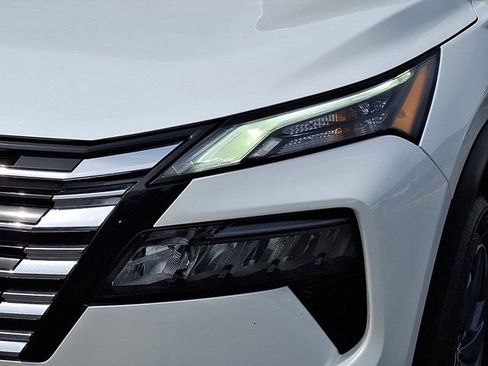 Used 2025 Nissan Rogue SV FWD image 12