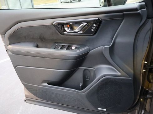 Used 2025 Subaru Forester Touring image 38