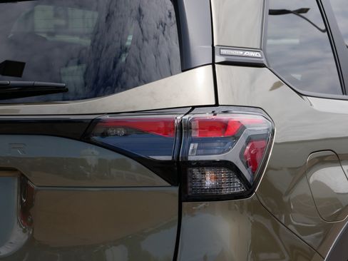 Certified 2025 Subaru Forester Premium AWD/4WD image 17