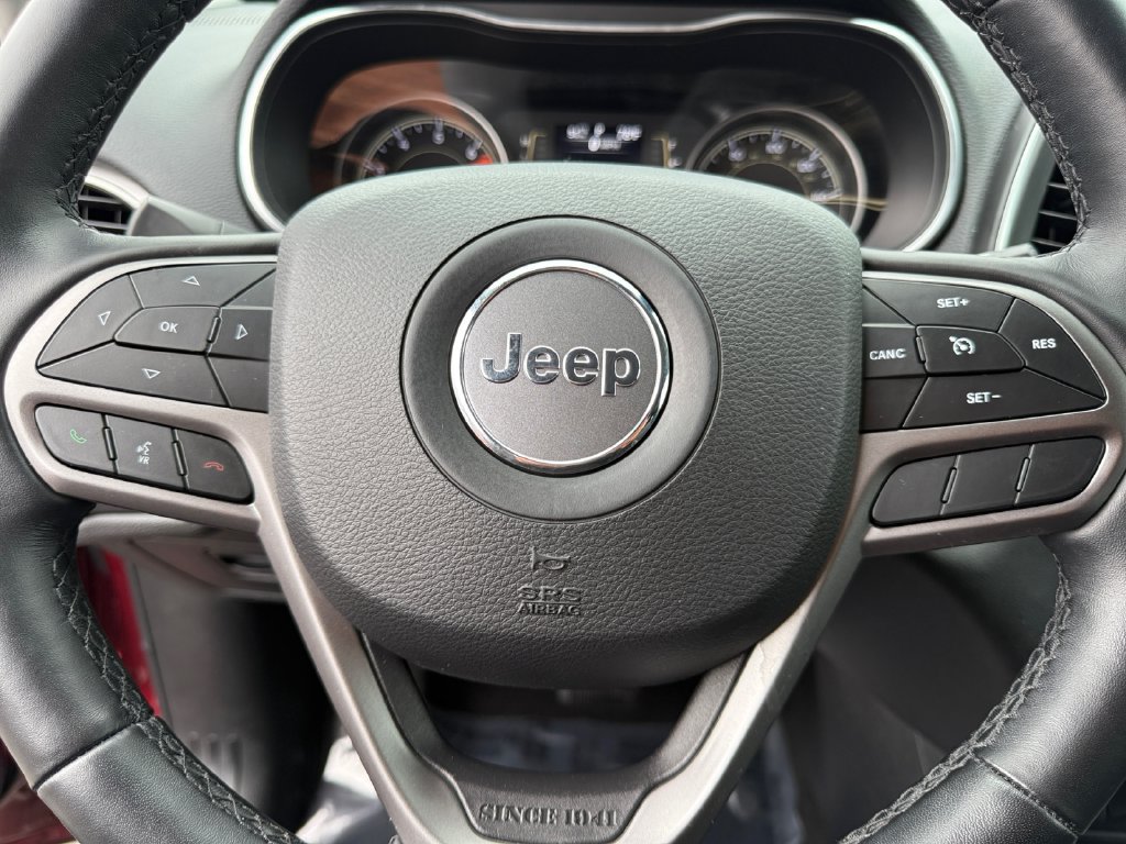 Used 2020 Jeep Cherokee Latitude Plus w/ Cold Weather Group AWD/4WD image 20