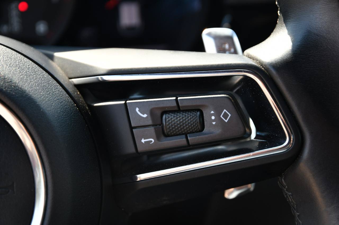 Used 2024 Porsche Macan AWD/4WD image 15