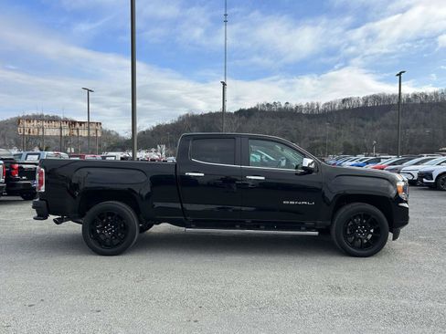 Used 2022 GMC Canyon Denali image 2