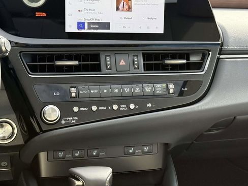 Used 2025 Lexus ES 350 Premium image 19