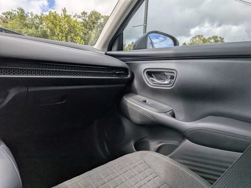 Used 2025 Honda HR-V LX image 15