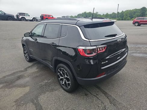 Used 2025 Jeep Compass Limited AWD/4WD image 2