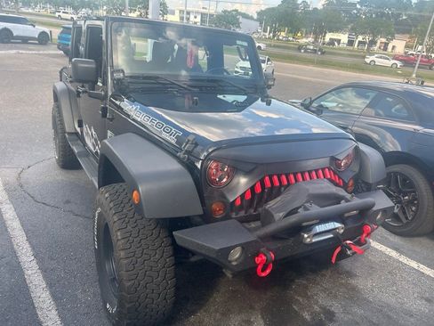 Used 2012 Jeep Wrangler Unlimited Sport AWD/4WD image 9