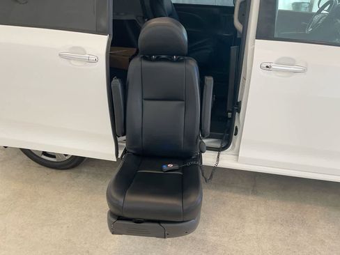 Used 2020 Toyota Sienna SE w/ SE Preferred Package image 29