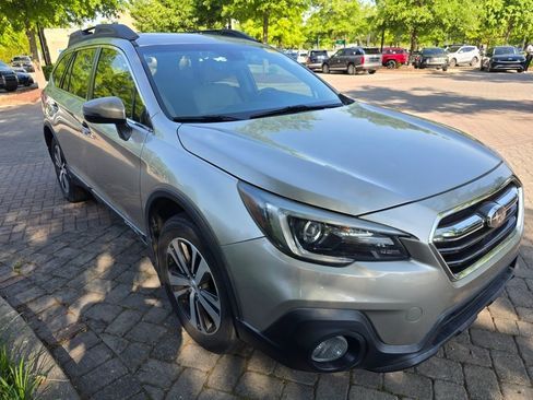 Used 2018 Subaru Outback 2.5i Limited AWD/4WD image 2