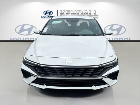 New 2026 Hyundai Elantra SE FWD image 2