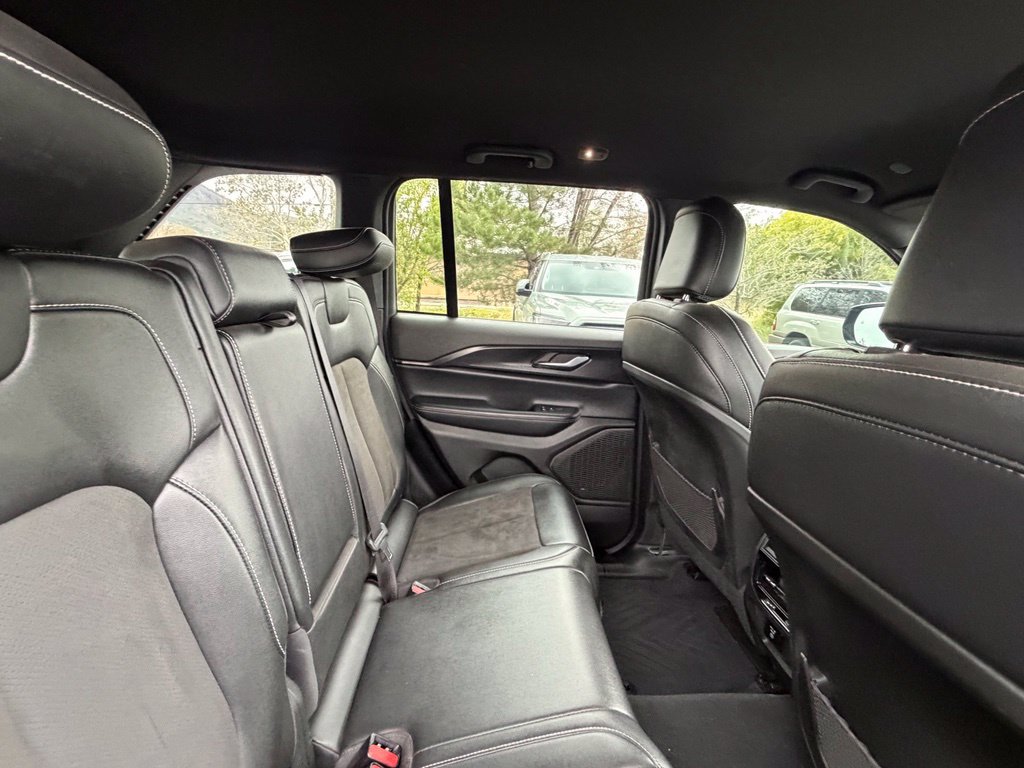 Used 2024 Jeep Grand Cherokee Altitude AWD/4WD image 14