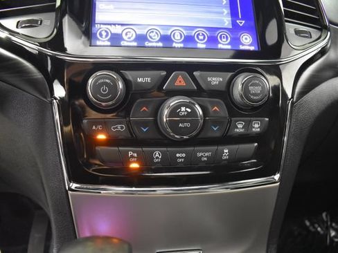 Used 2019 Jeep Grand Cherokee Altitude AWD/4WD image 27