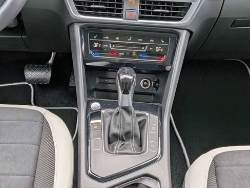 New 2026 Volkswagen Taos SE FWD image 19