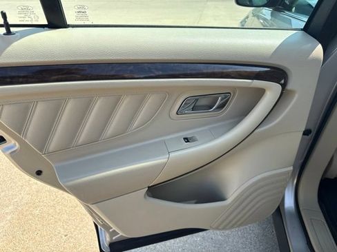 Used 2018 Ford Taurus Limited FWD image 19