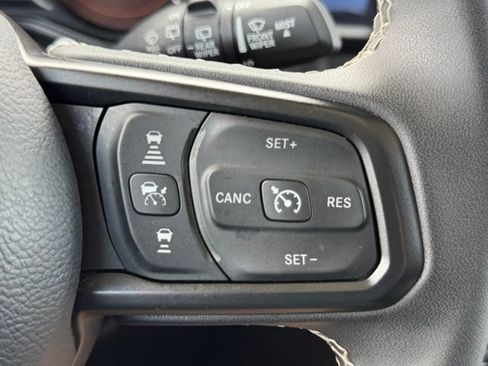 Used 2025 Jeep Wrangler Unlimited Rubicon AWD/4WD image 19