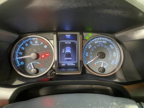 Used 2020 Toyota Tacoma TRD Sport w/ TRD Premium Sport Package AWD/4WD image 23