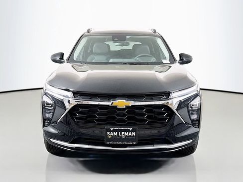New 2026 Chevrolet Trax LT w/ Driver Confidence Package FWD image 2