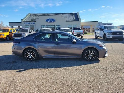 Used 2024 Toyota Camry SE image 20