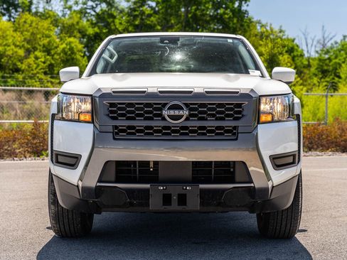 Used 2025 Nissan Frontier SV RWD image 2