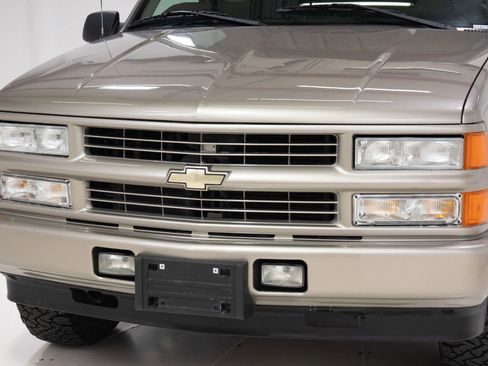 Used 2000 Chevrolet Tahoe Z71 w/ Comfort & Security Pkg AWD/4WD image 10