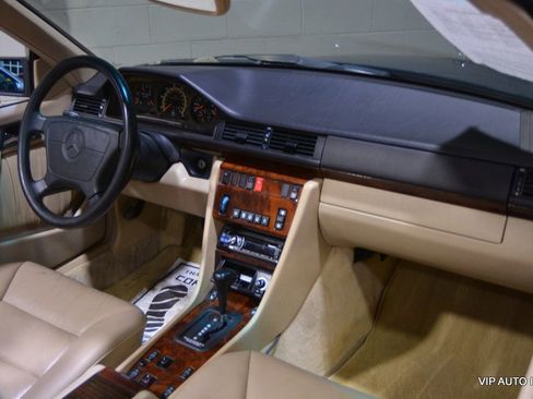 Used 1995 Mercedes-Benz E 320 Convertible image 33