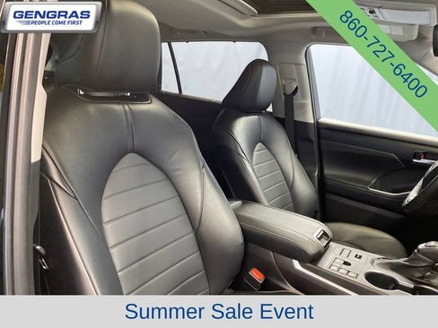 Used 2023 Toyota Highlander XLE AWD/4WD image 43