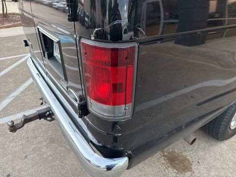 Used 2013 Ford E-350 and Econoline 350 XLT image 12