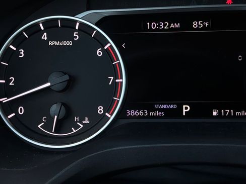 Used 2025 Nissan Rogue SV FWD image 39