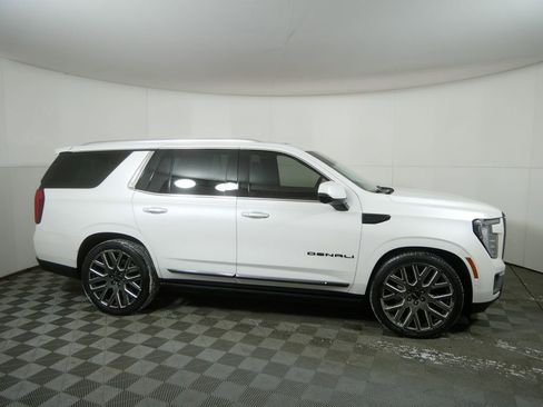 Used 2025 GMC Yukon Denali Ultimate image 2