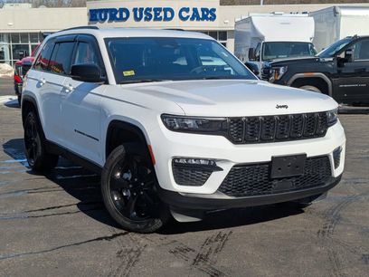 Used 2023 Jeep Grand Cherokee Limited w/ Black Appearance Package