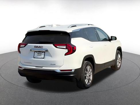 Used 2024 GMC Terrain SLT image 14