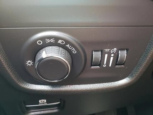 Used 2025 Jeep Grand Cherokee Altitude AWD/4WD image 29