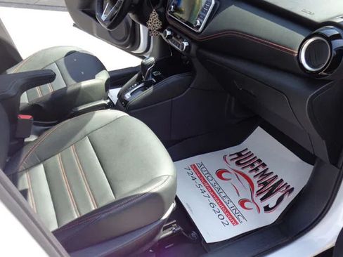 Used 2020 Nissan Kicks SR w/ SR Premium Package FWD image 9