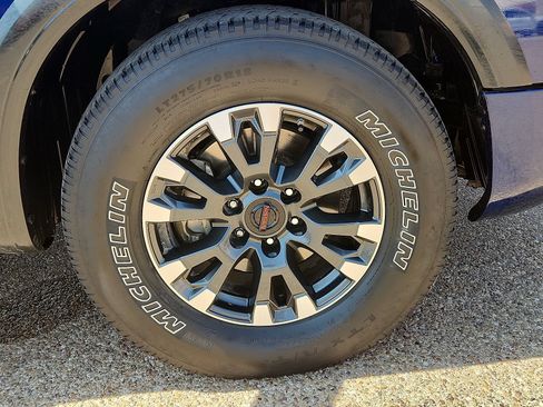 Used 2021 Nissan Titan PRO-4X w/ Pro-4x Convenience Package AWD/4WD image 8