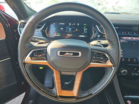 Used 2023 Jeep Grand Cherokee Summit AWD/4WD image 3