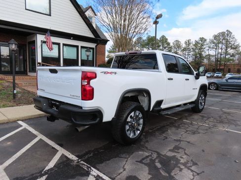 Used 2022 Chevrolet Silverado 2500 Custom w/ Custom Value Package image 9