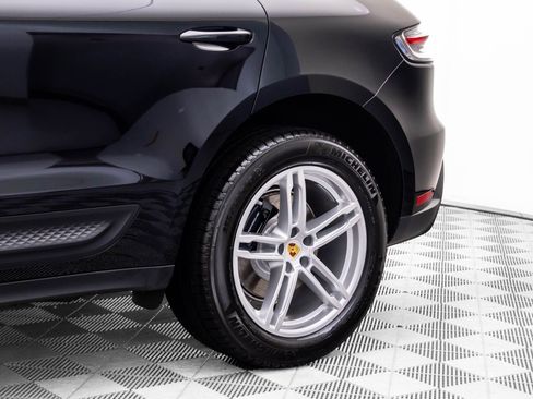 Certified 2025 Porsche Macan AWD/4WD image 33