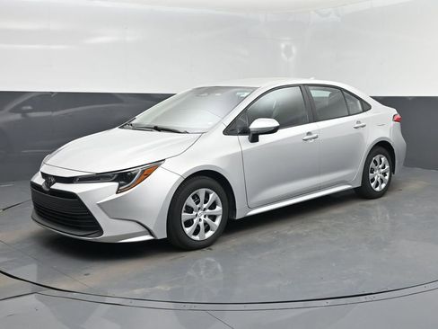 Used 2024 Toyota Corolla LE image 9